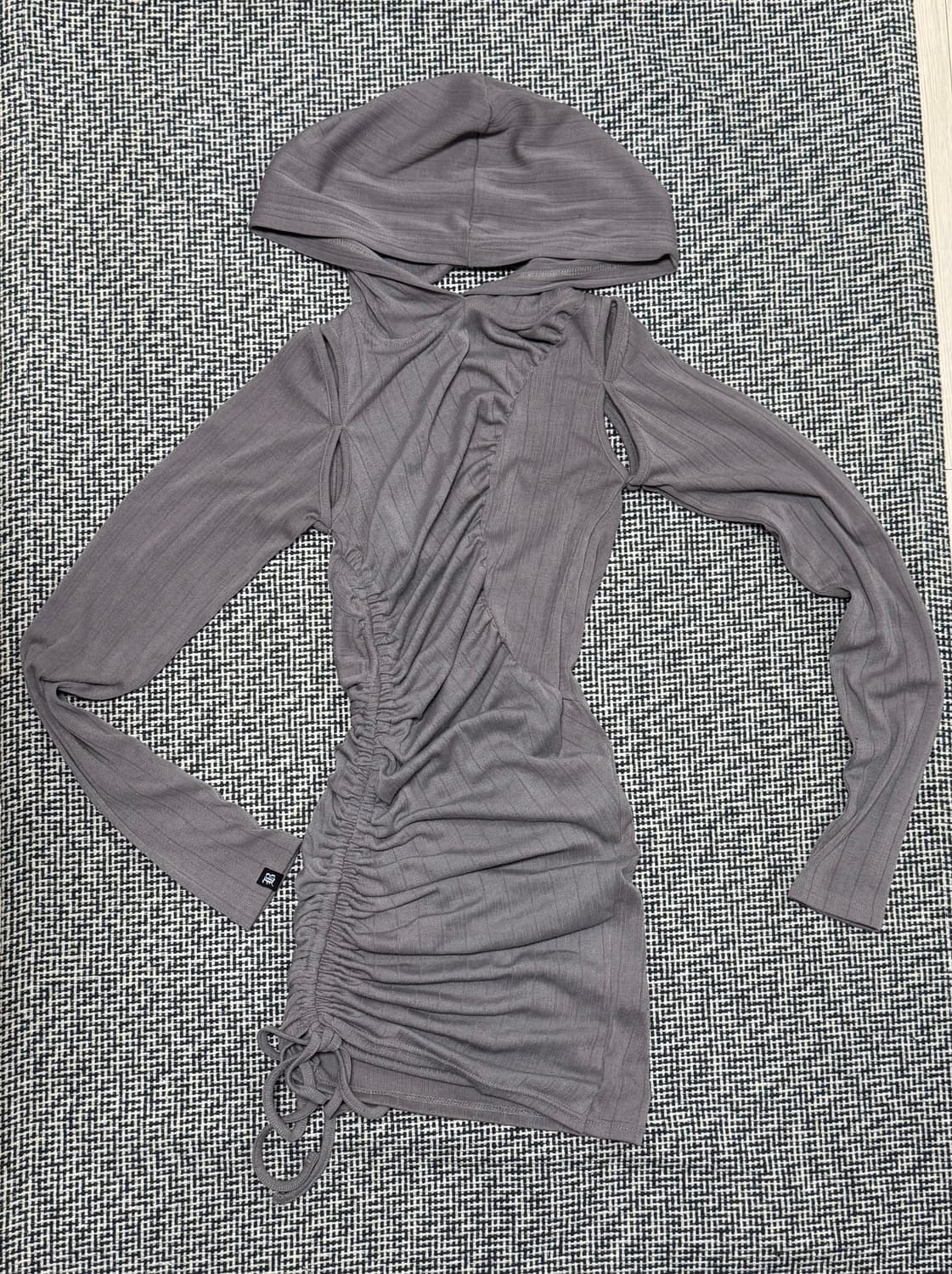 Badee CUTOUT SHIRRING HOODIE DRESS COCOA 상품이미지5