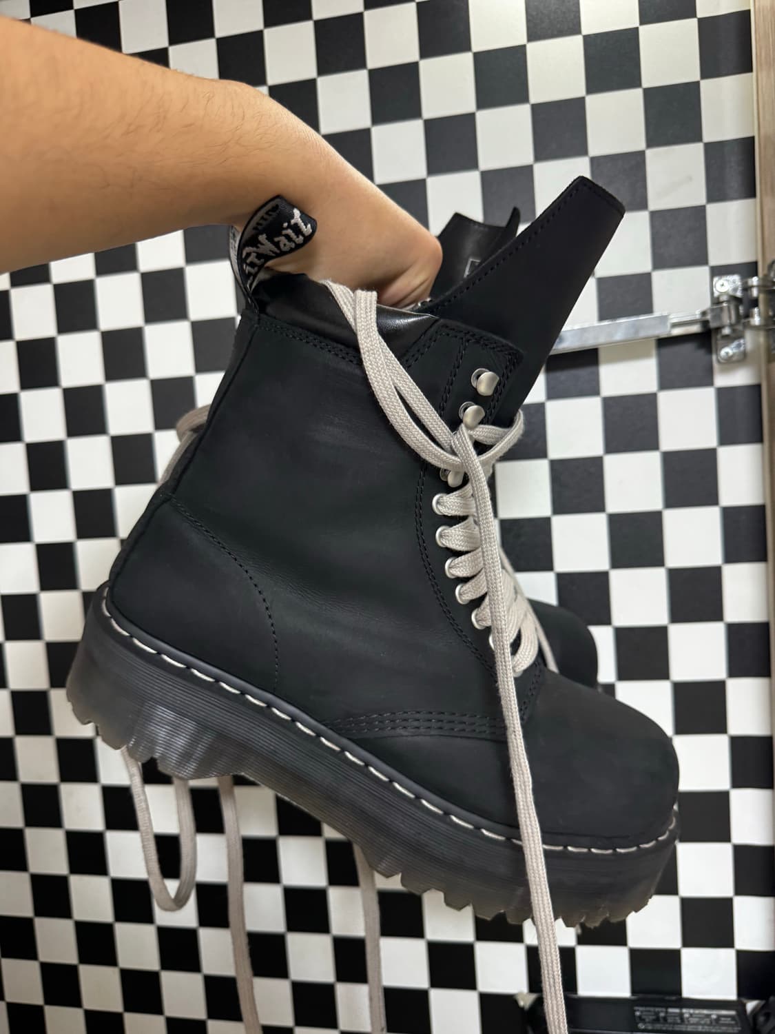 [290,UK10]닥터마틴 x 릭오웬스 쿼드 솔 스틸 토 부츠 블랙 상품이미지1