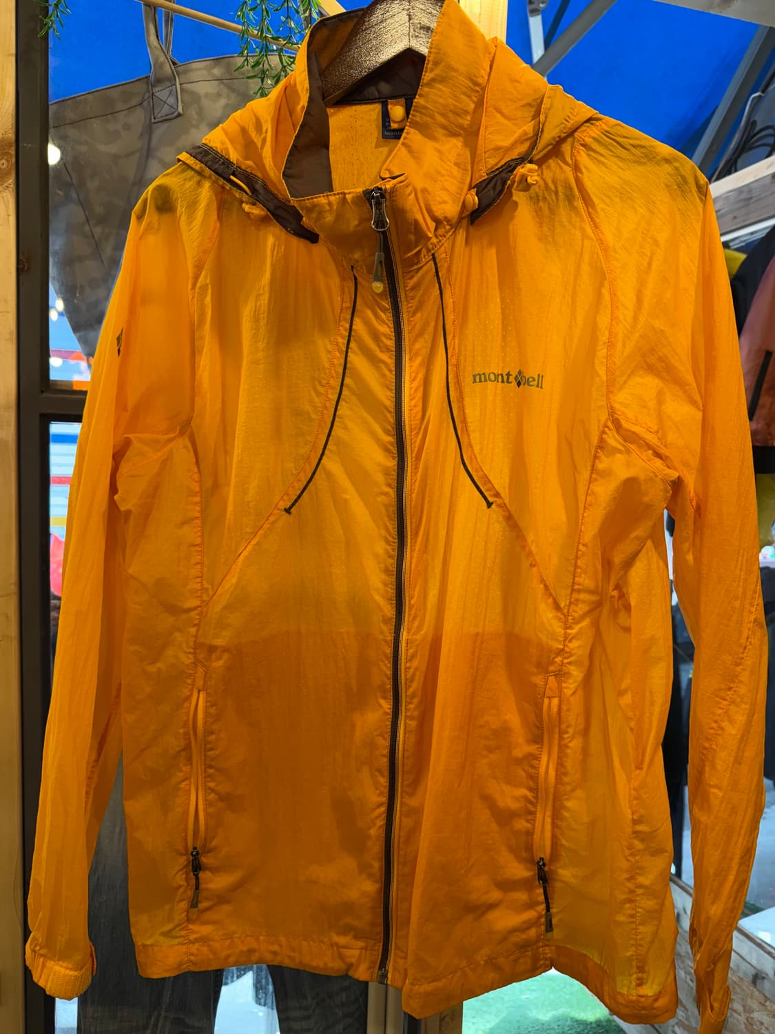 몽벨 오렌지 윈드브레이커 상품이미지1