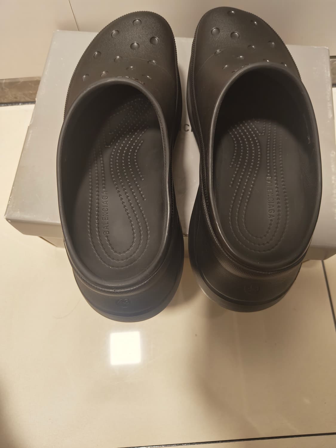 발렌시아가 크록스 뮬 클로그 43 상품이미지4