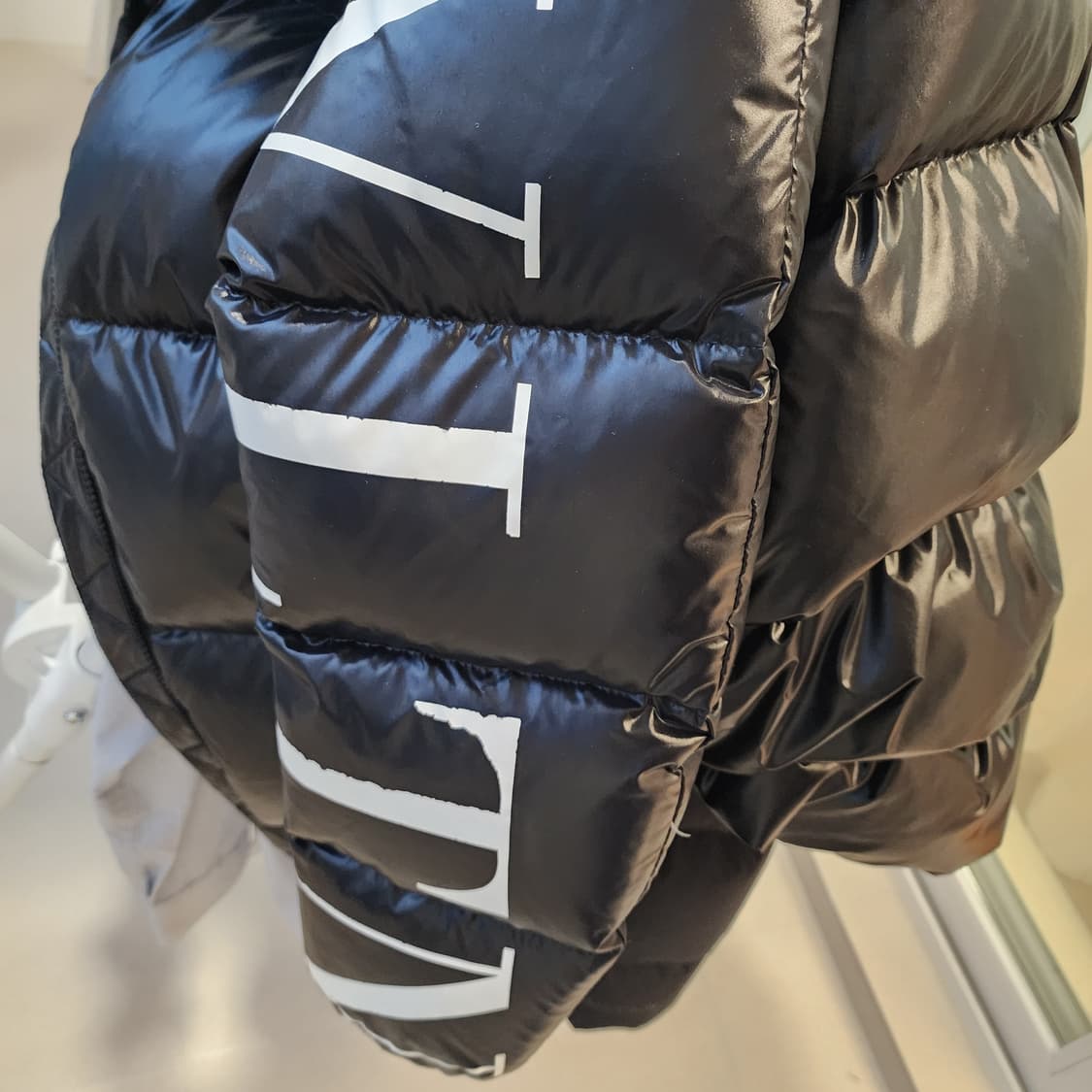 발렌티노 로고 블랙 패딩 38사이즈 상품이미지7