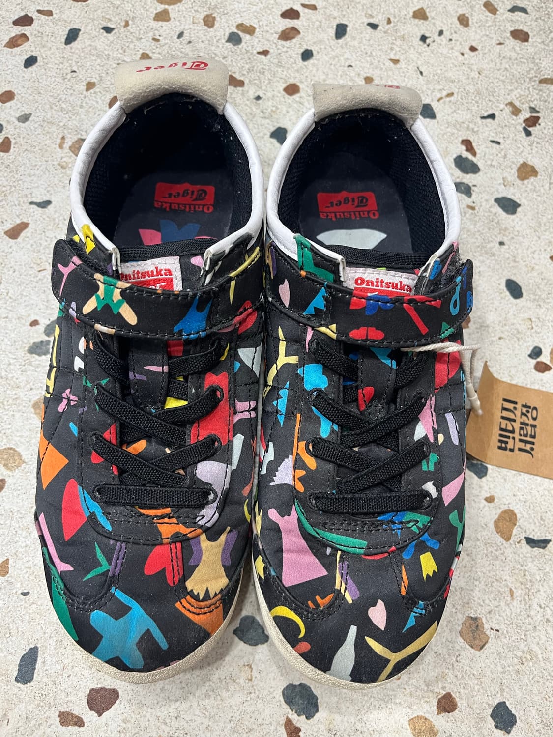 오니츠카타이거 키즈 블랙 패턴 운동화 상품이미지1