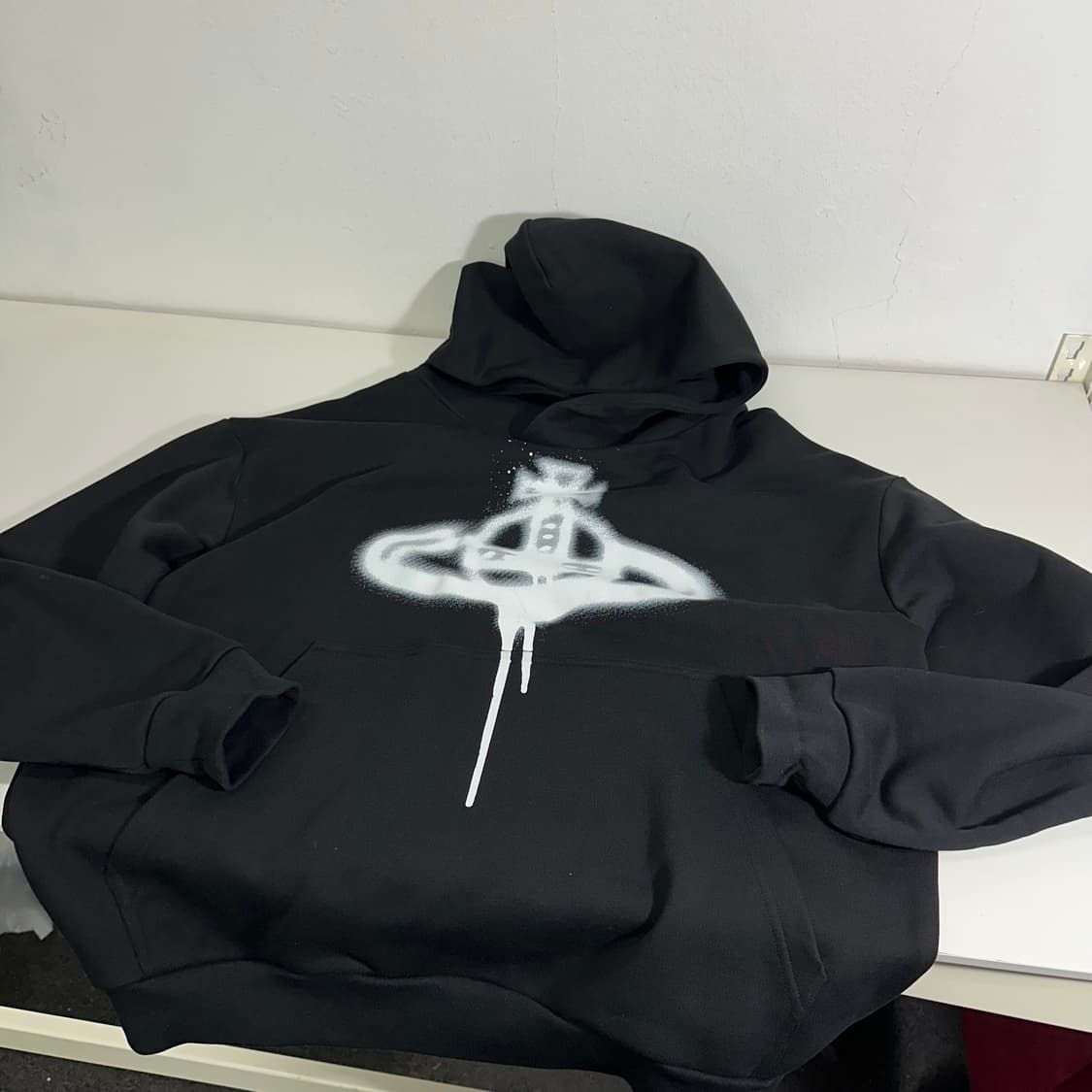 L 비비안웨스트우드 블랙 스프레이 후드티 상품이미지2