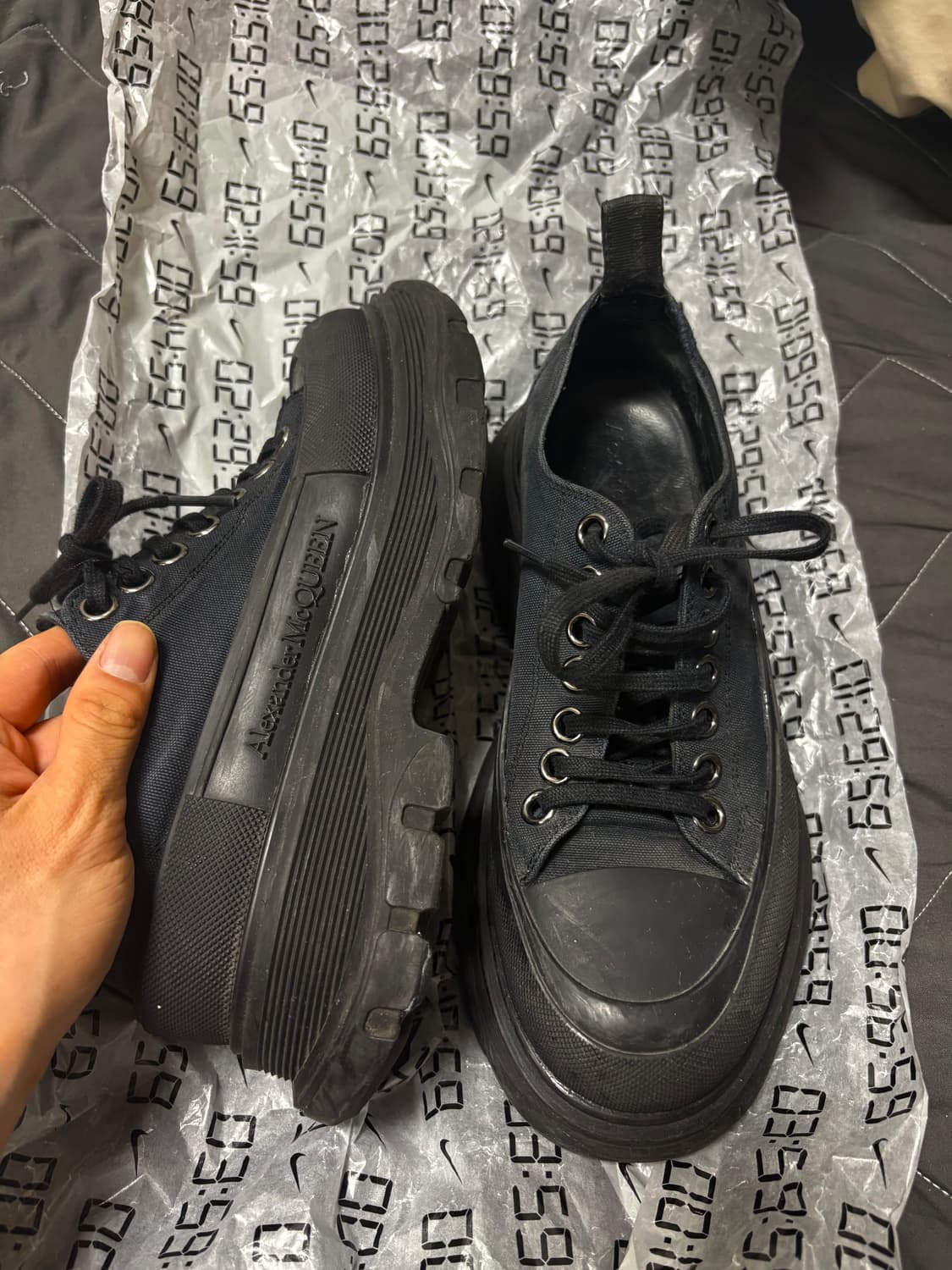 알렉산더맥퀸 트레드슬릭 블랙 39.5 상품이미지1