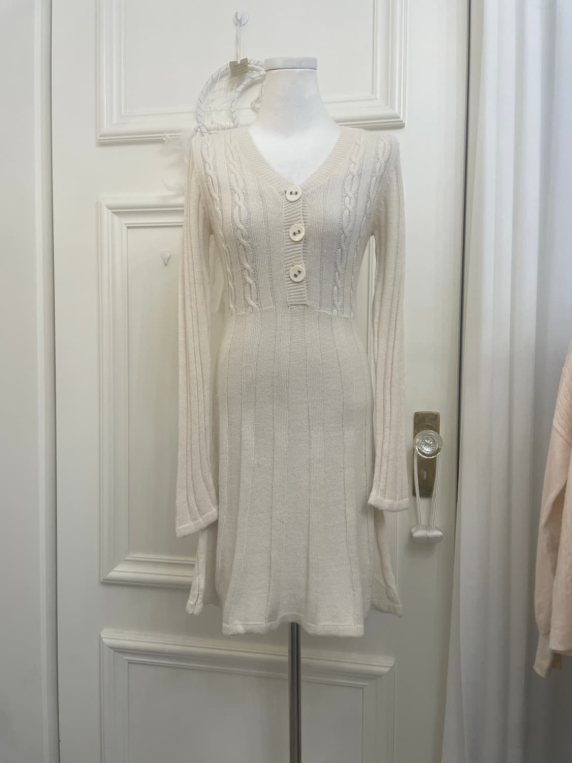 ivory twist point button knit midi opc 상품이미지3