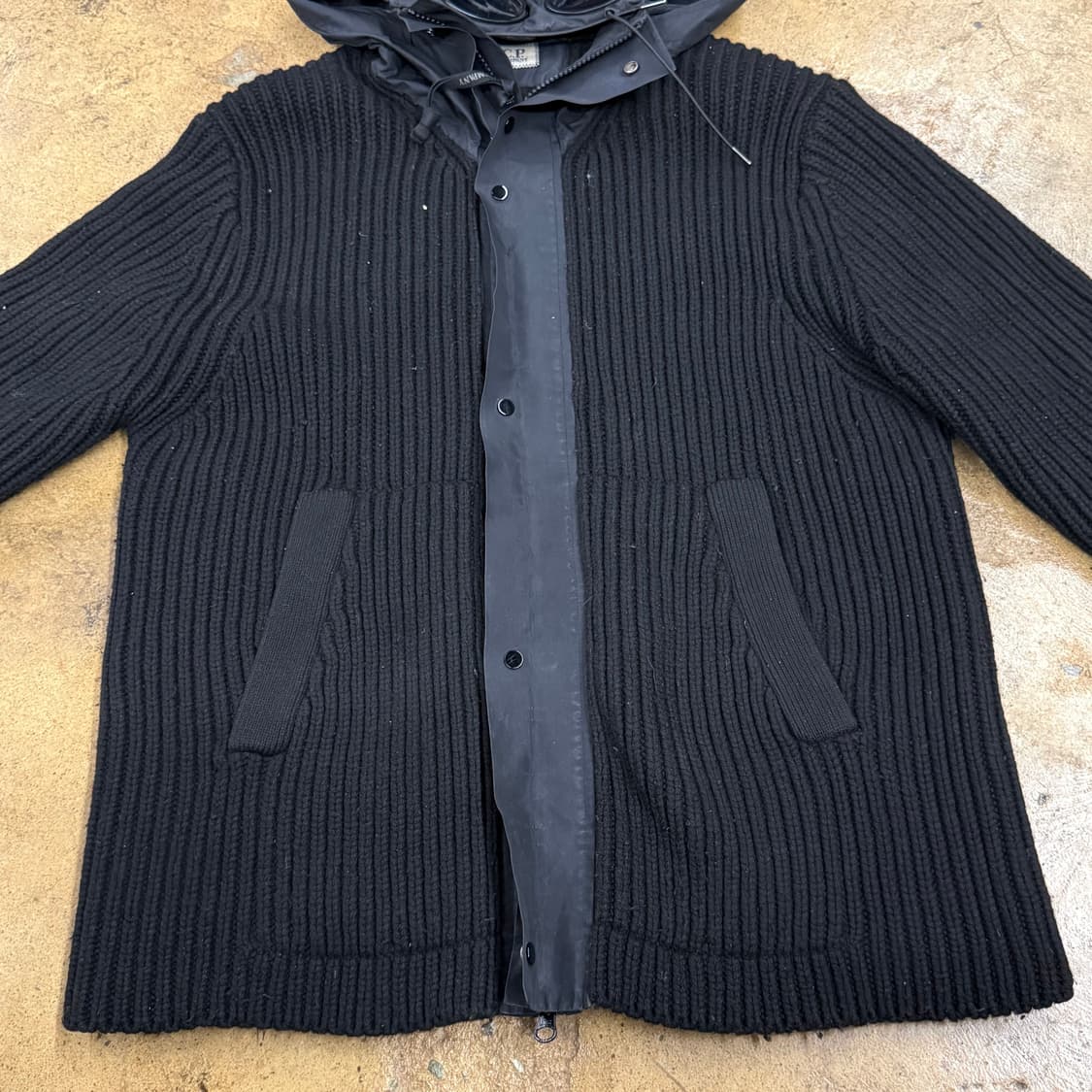 [정품] C.P.컴퍼니 고글 후드 니트 블랙 b18 상품이미지3