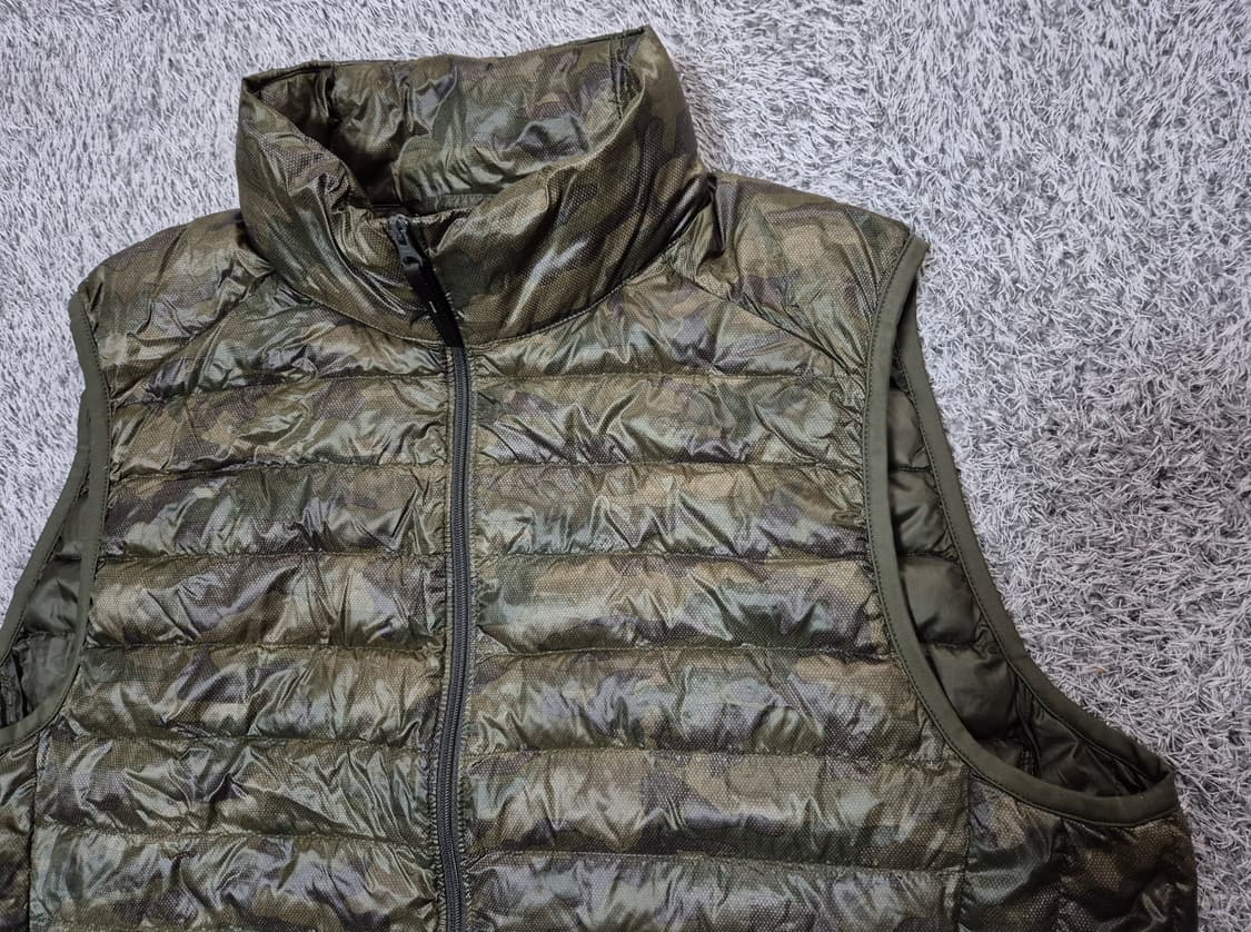 유니클로 남성 카모 경량 패딩 조끼 XL 상품이미지2