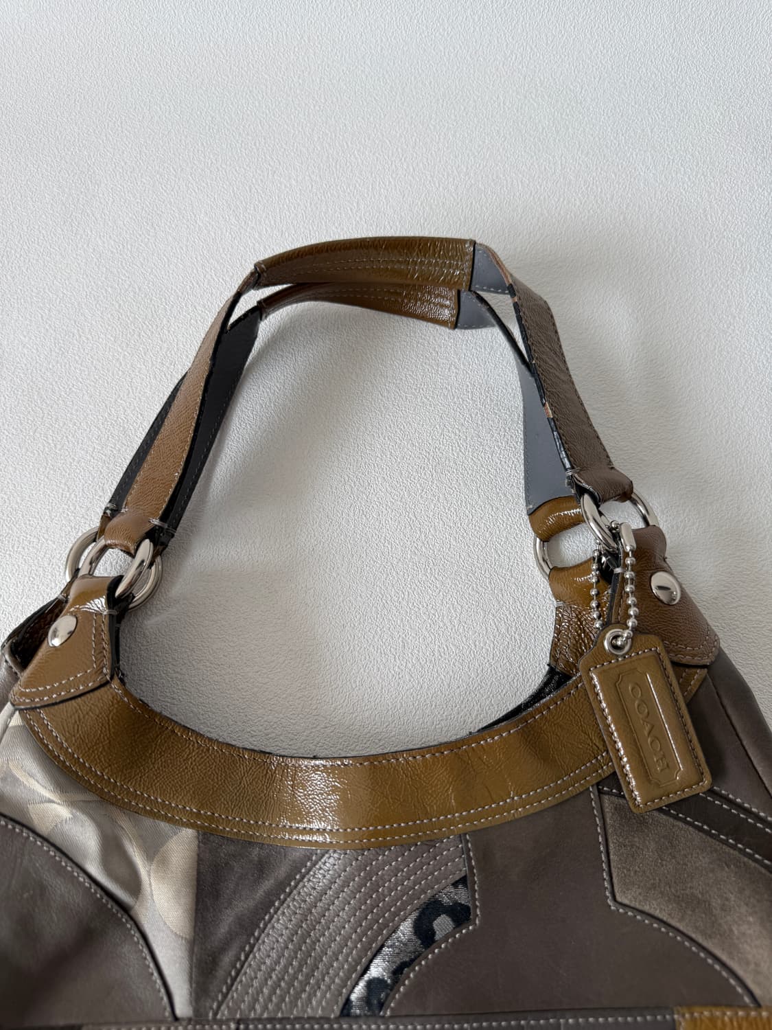 코치(COACH) 레더 패치워크 숄더백 상품이미지3