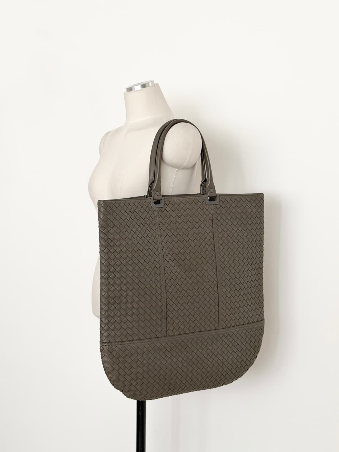 보테가베네타 인트레치아토 나파 라지 플랫 토트백 상품이미지2