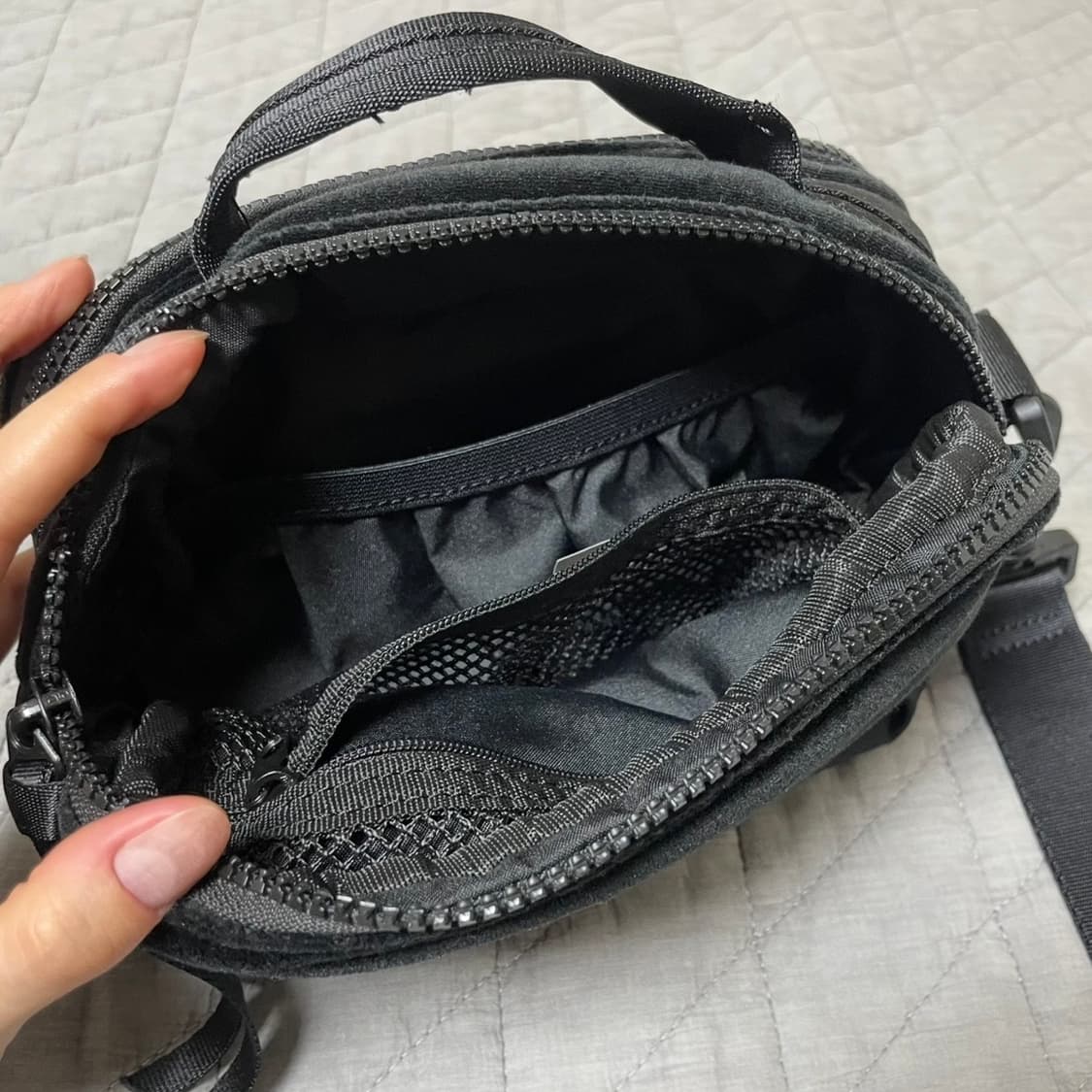[새상품/공용] 나이키 Nike 벨벳 미니 손가방 윈터라이즈 유틸리티 백 상품이미지8