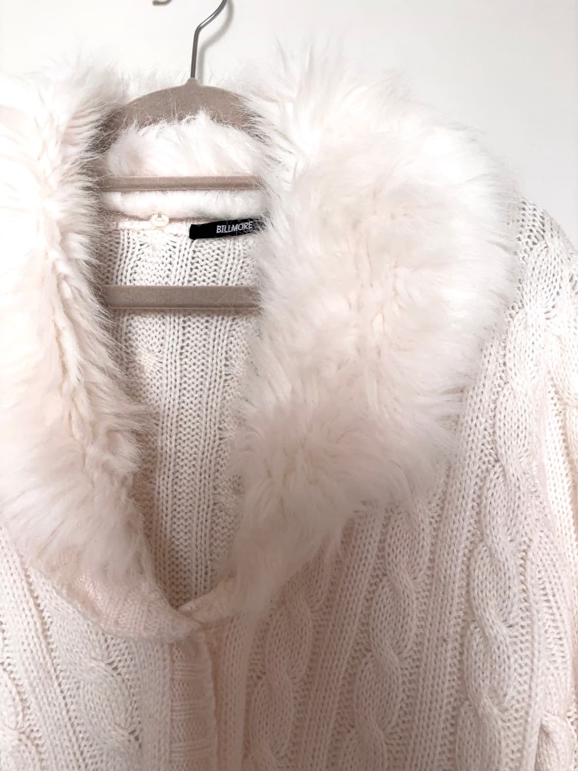 달천깔 아이보리 퍼 카라 케이블 니트가디건 (착샷o) 상품이미지4