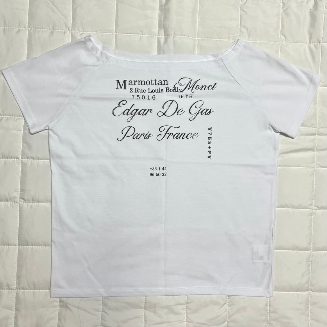 블랙업 made 루브르 오프숄더 화이트 반팔티 레터링 원오프숄더 새상품 상품이미지3