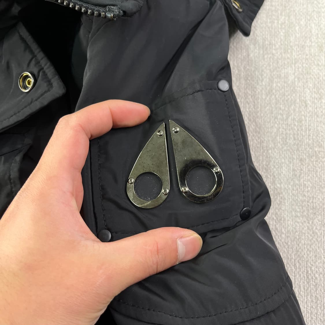 100 무스너클 스틸링 블랙 폭스퍼 구스다운 롱패딩 상품이미지3