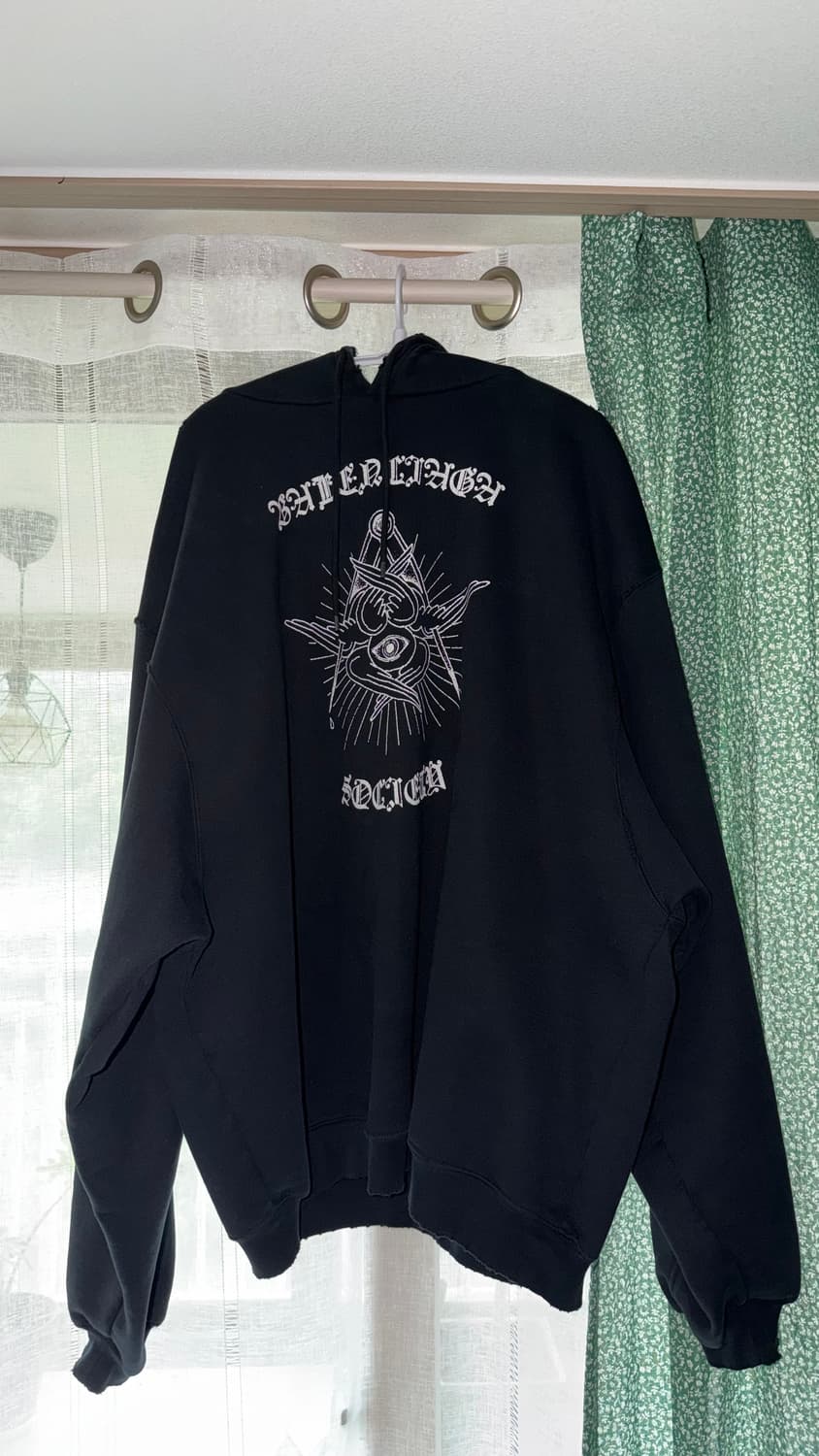 발렌시아가 후드티 판매합니다. 상품이미지1