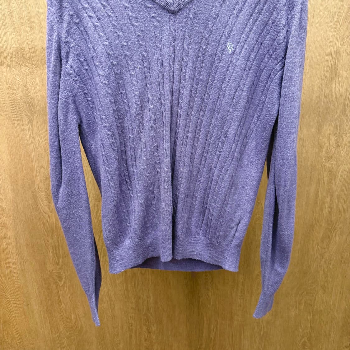 크리스찬 디올 브이넥 케이블 니트 로고 자수 디테일 레귤러핏 라이트 퍼 상품이미지5