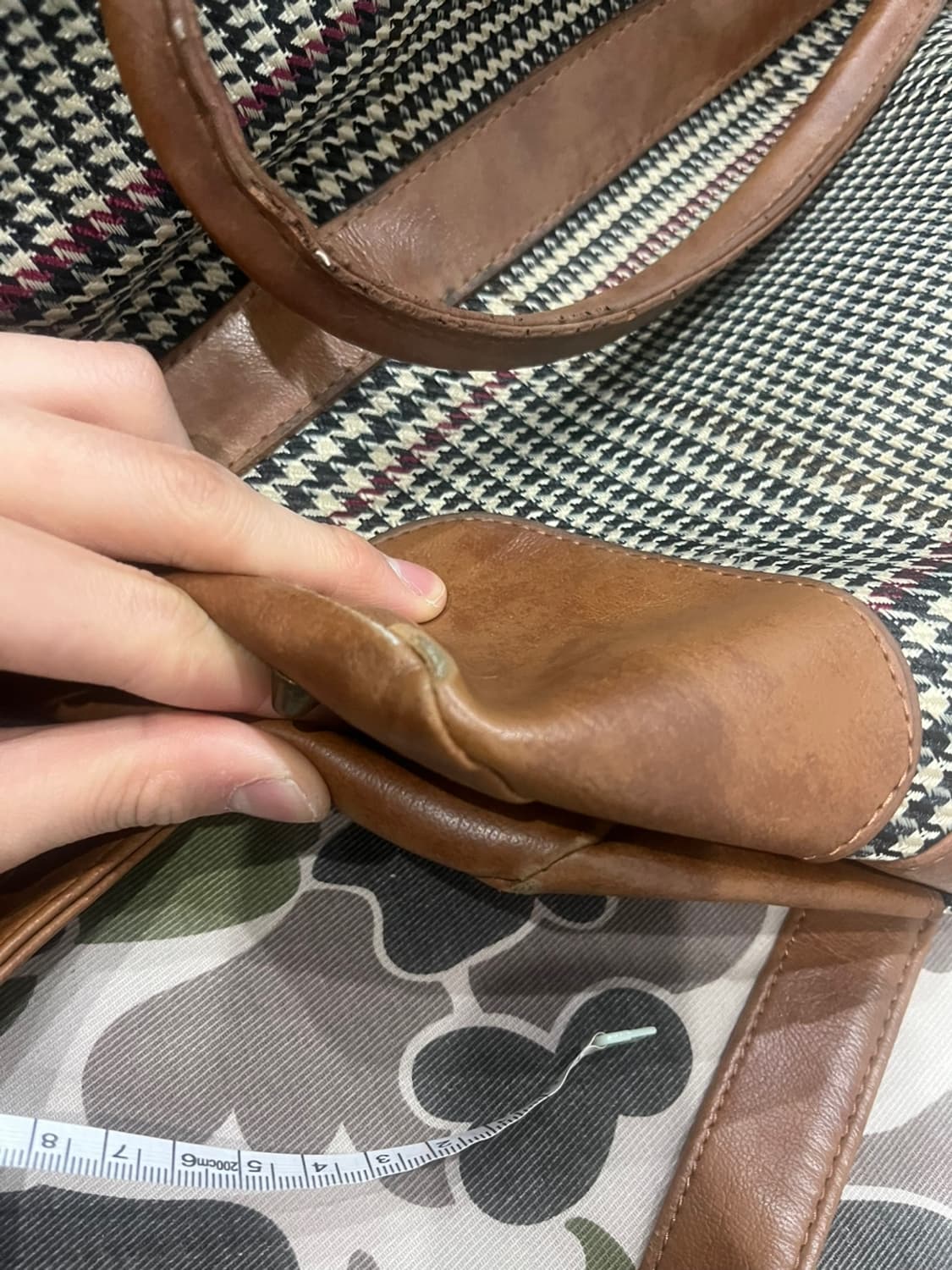 NAFNAF 빈티지 체크 레더 트리밍 크로스 토트백 상품이미지8