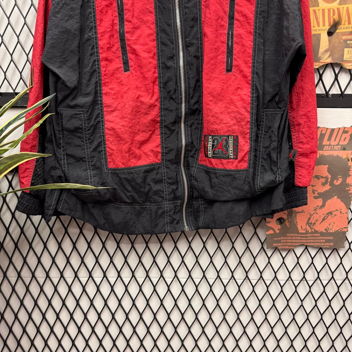 나이키 X 에어조던 윈드브레이커 후면 레터링 로고 포인트 레드 블랙 상품이미지4