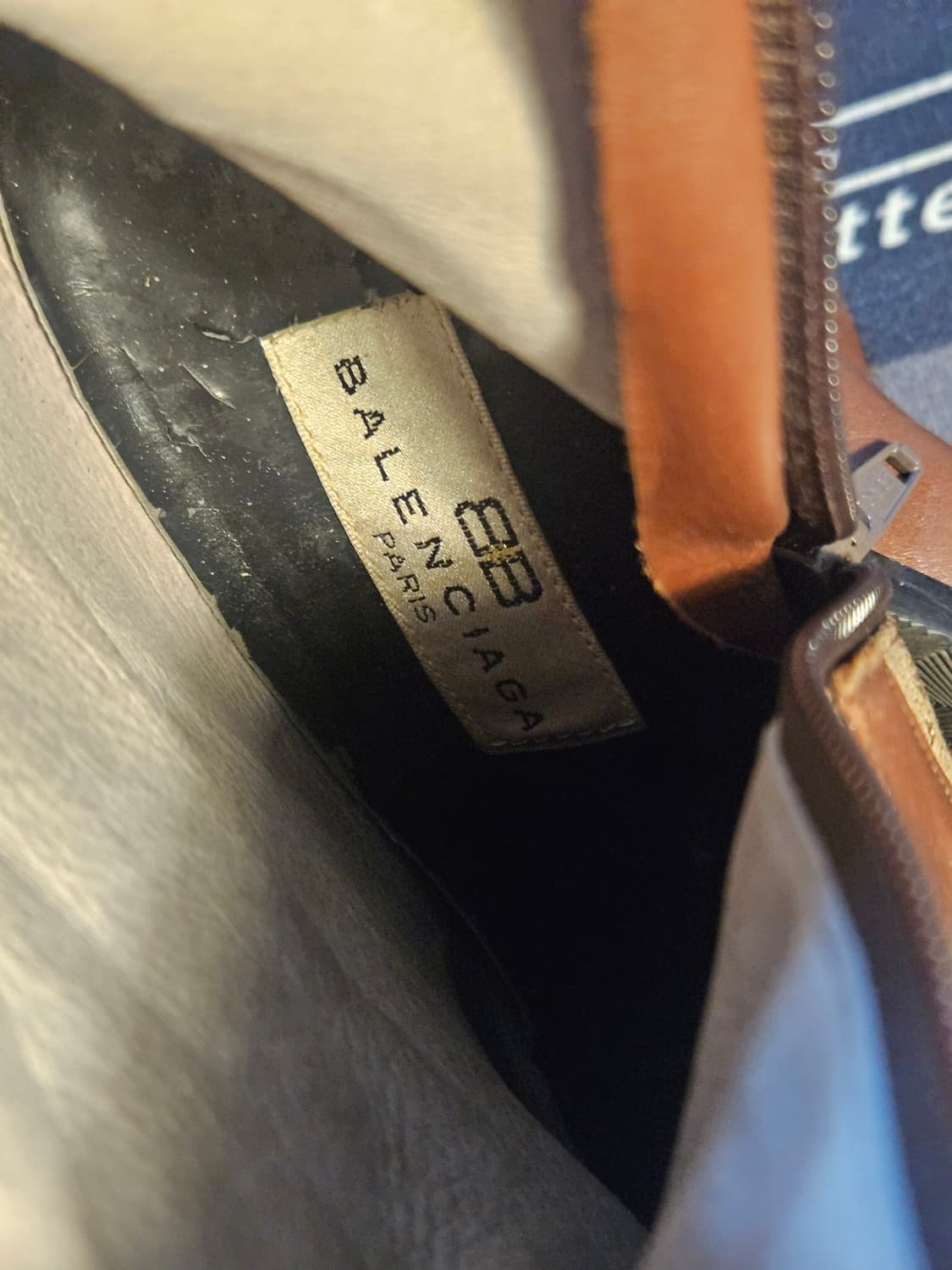 BALENCIAGA PARIS Monogram Short Boots 상품이미지6