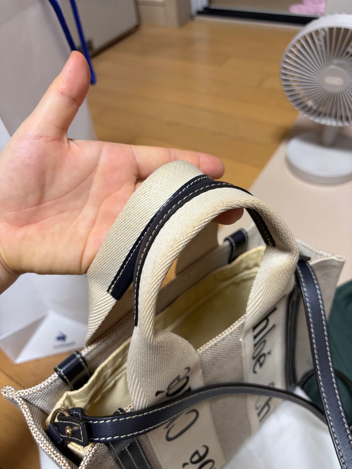 끌로에 우디백 스몰 네이비 상품이미지4