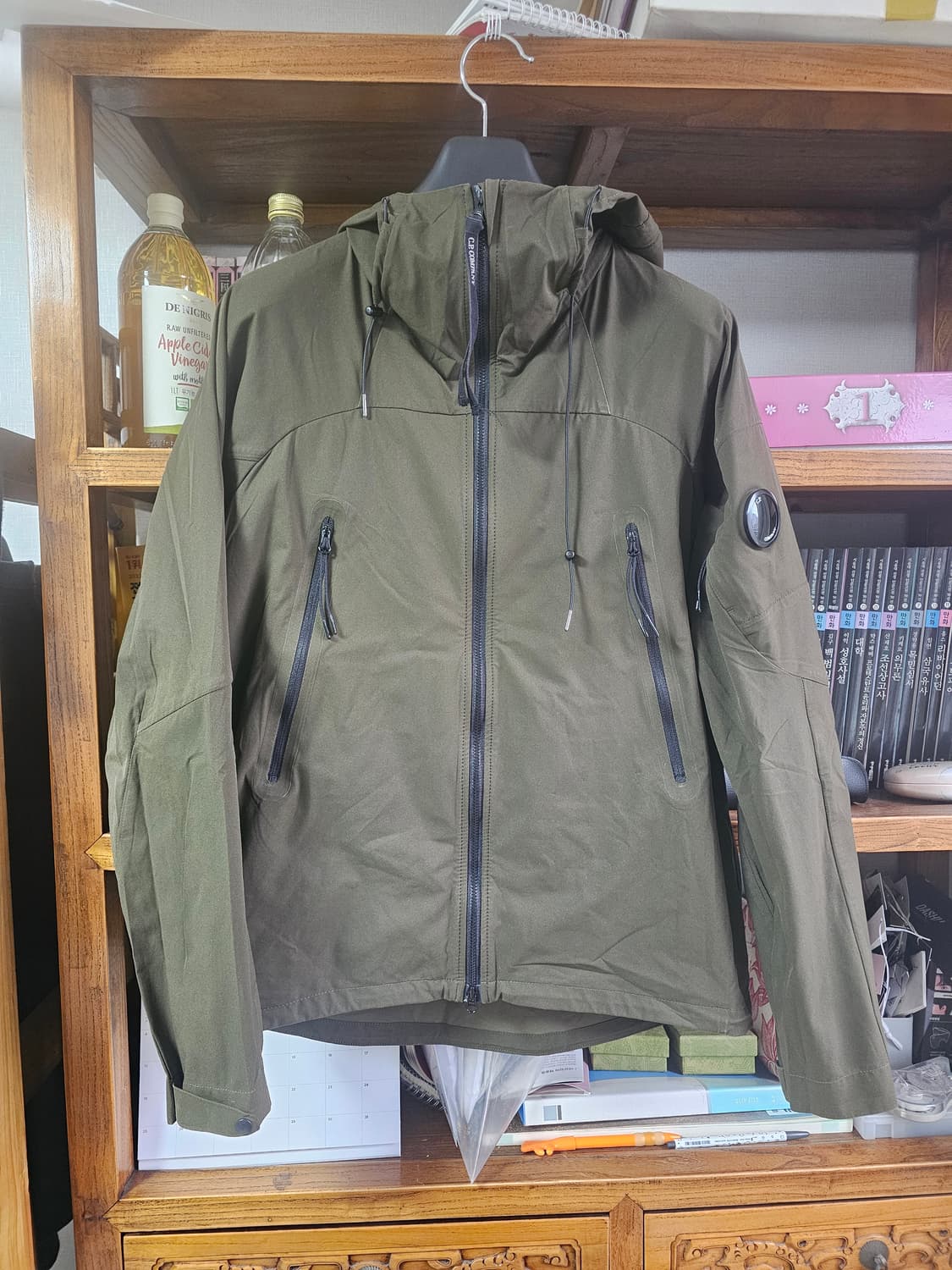 씨피에서 가장 잘나가는 스테디 모델! 프로텍 cp컴퍼니 바람막이 팔아요 상품이미지1