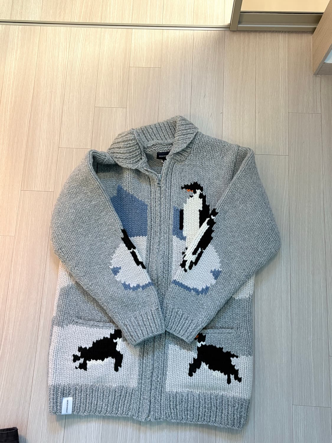 디센덴트 스웨터 상품이미지1