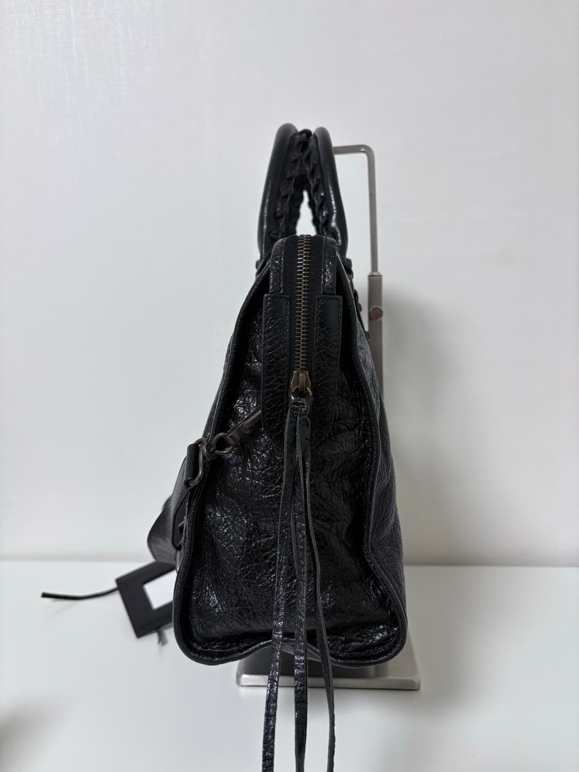 발렌시아가 시티 모터백 블랙 미디움 상품이미지3