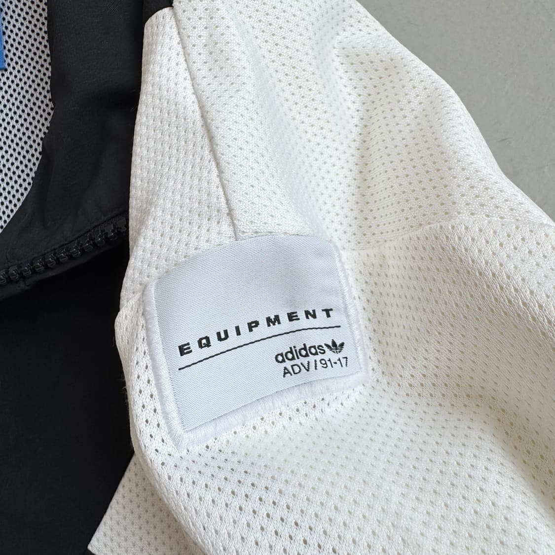 아디다스 이큅먼트 빅로고 바람막이 자켓 상품이미지5