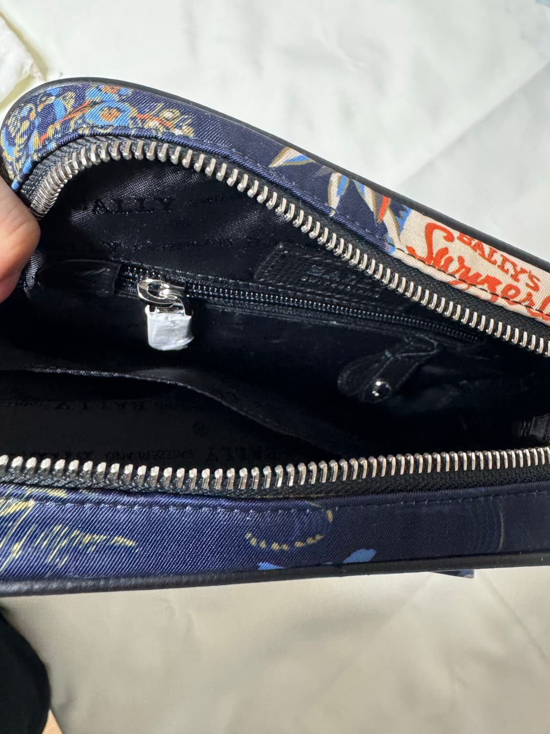 발리 핀처 나일론 크로스백 상품이미지3