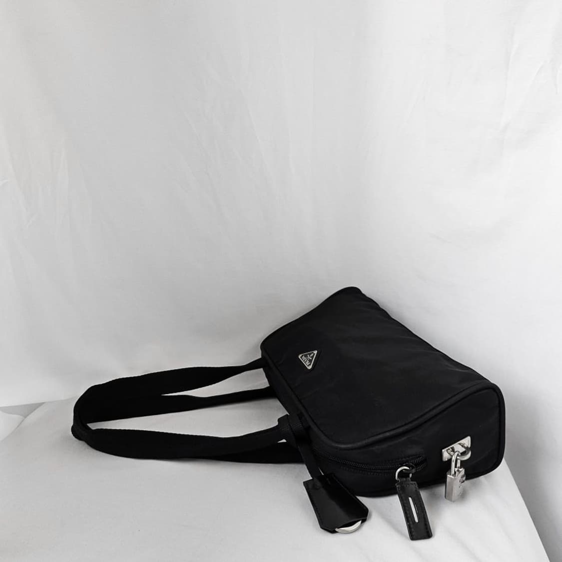 [정품 PRADA] 프라다 포코노 나일론 숄더백 바게트백 상품이미지3