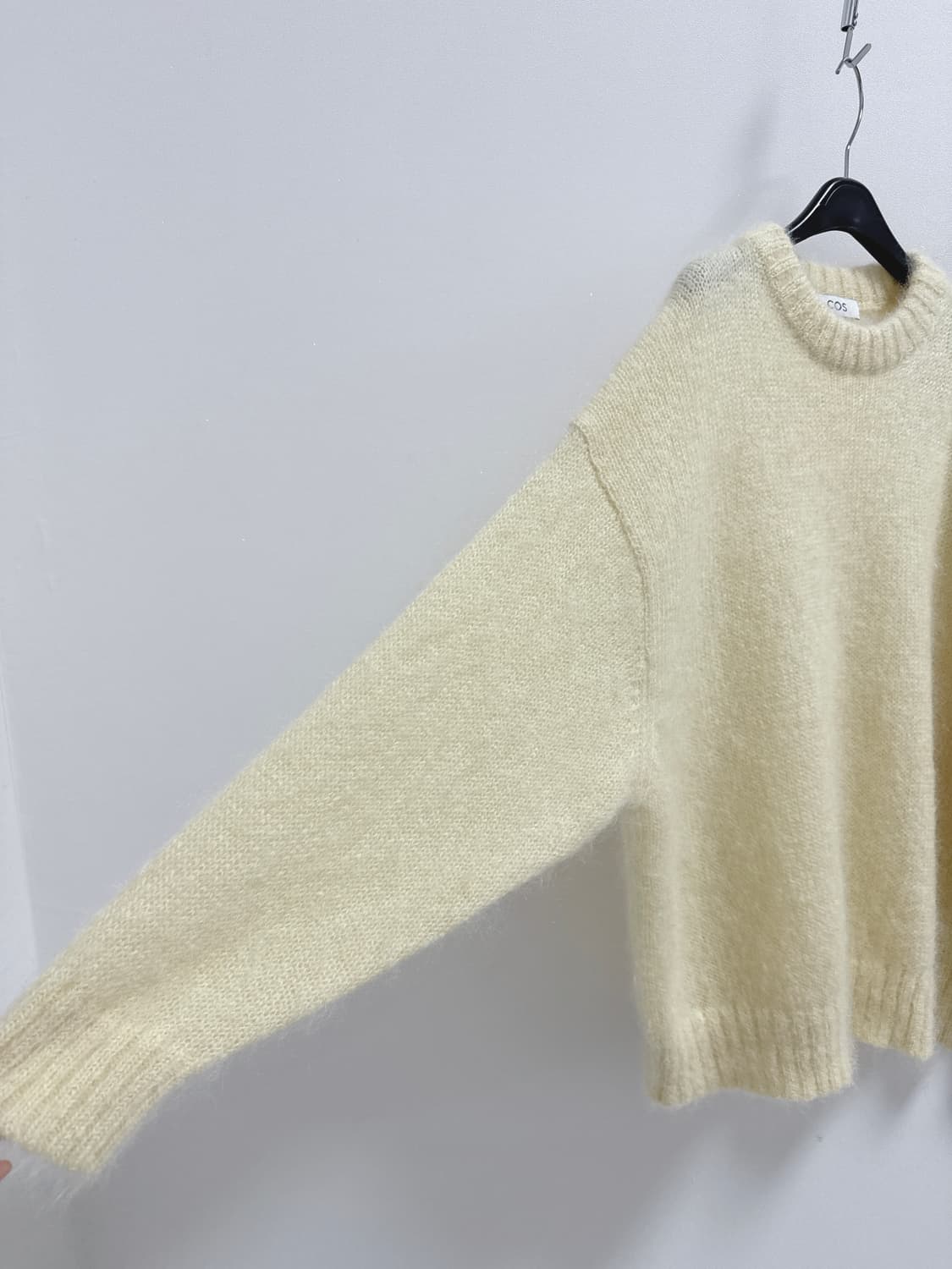 코스 연노랑 모헤어 루즈핏 니트  상품이미지5