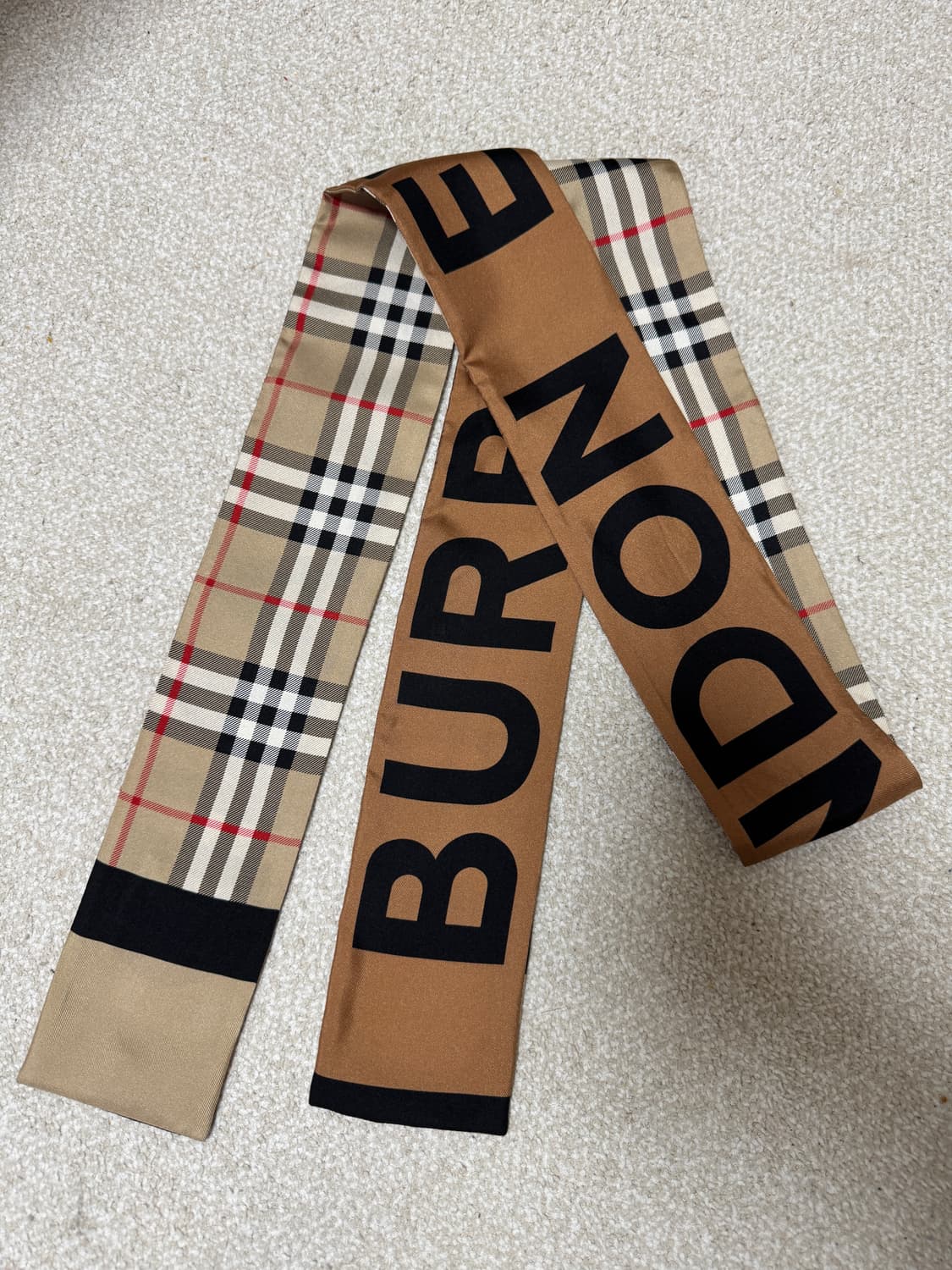 정품 버버리 트윌리(거의 새것) 상품이미지1