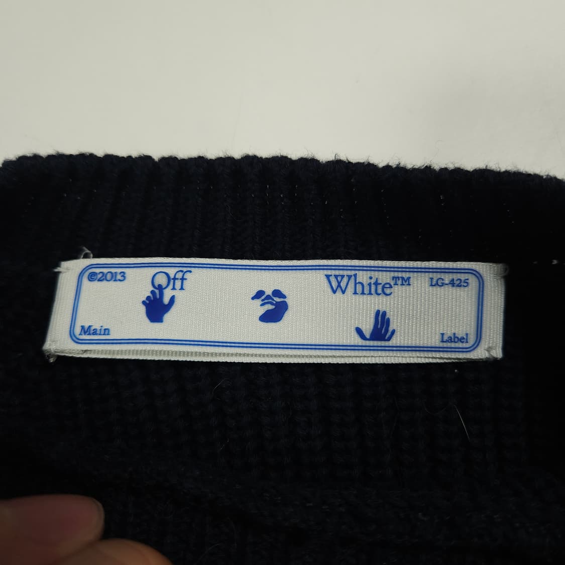 오프화이트 크롭 니트 상품이미지3