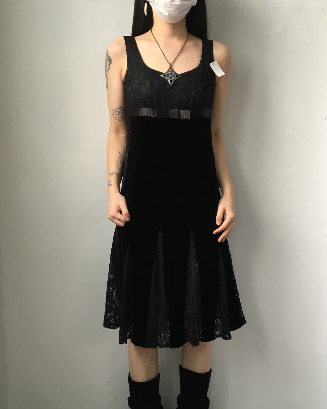Lace trimming velvet sleeveless onepiece 상품이미지1