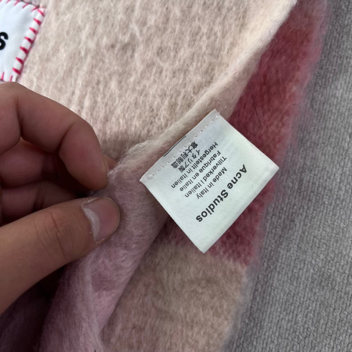 아크네스튜디오 모헤어 핑크 머플러 상품이미지3