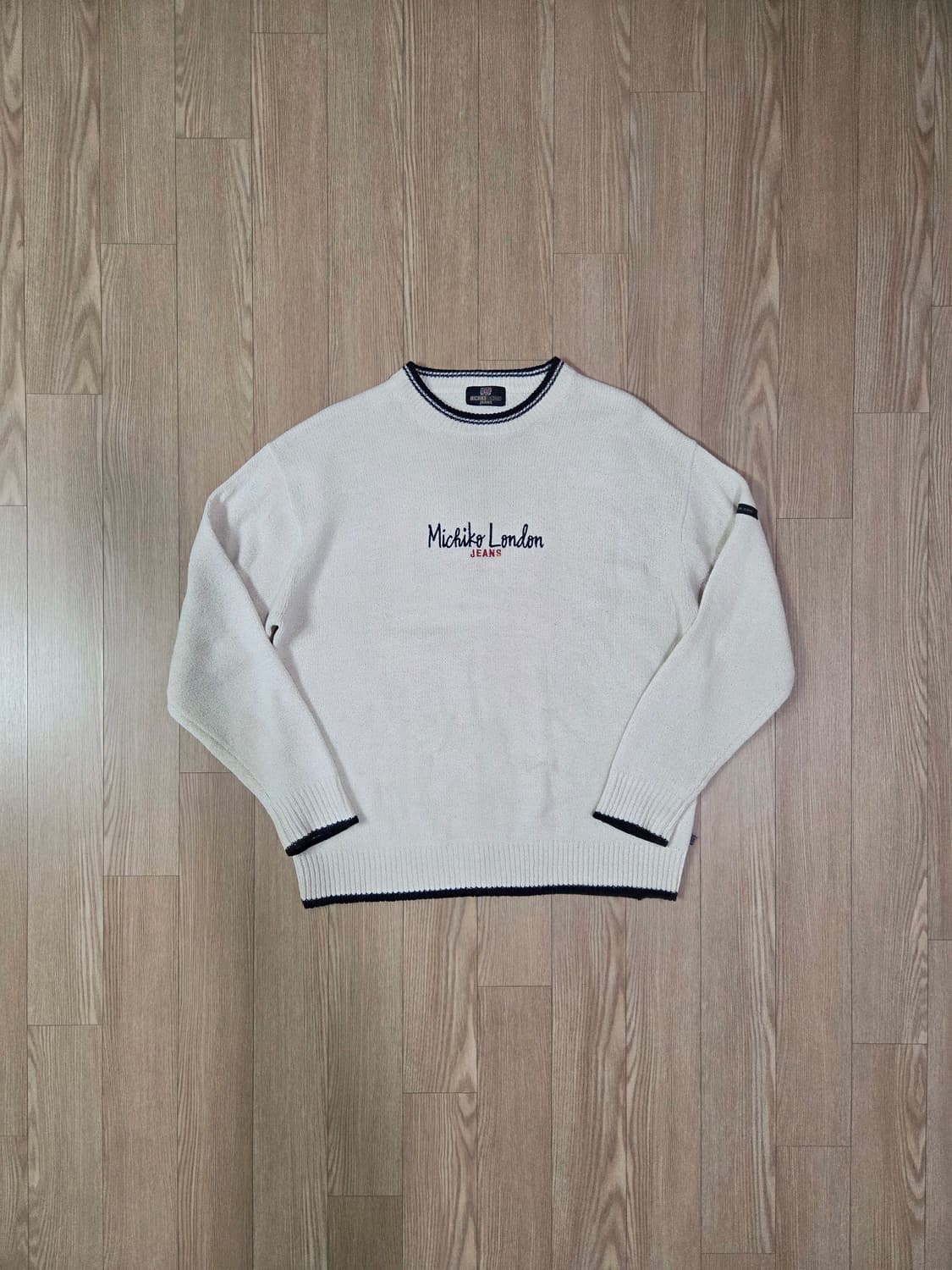 MICHIKO LONDON 크림 화이트 스프링 라운드 니트 상품이미지1