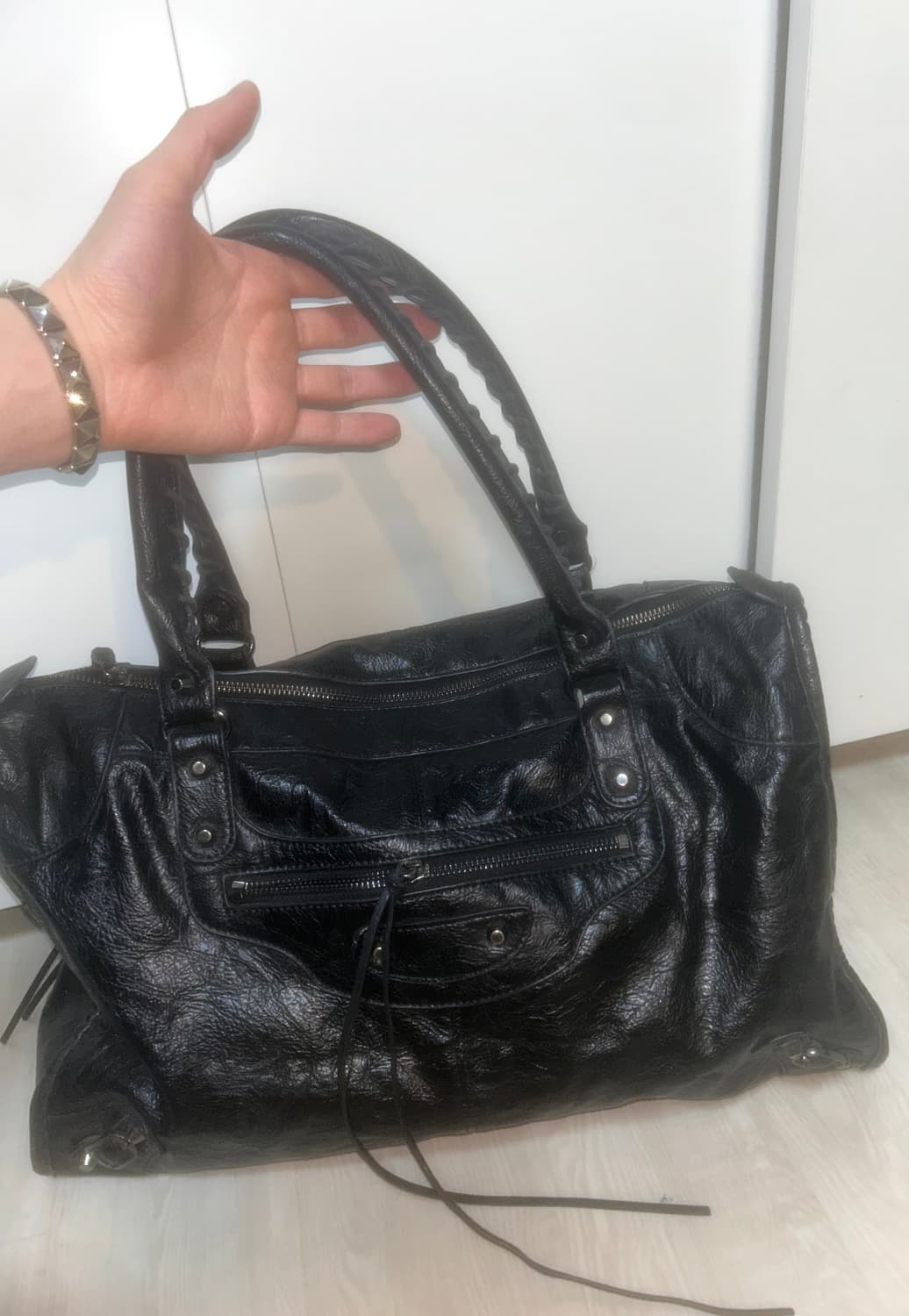 발렌맛 모터백 블랙 레더 토트백 상품이미지2