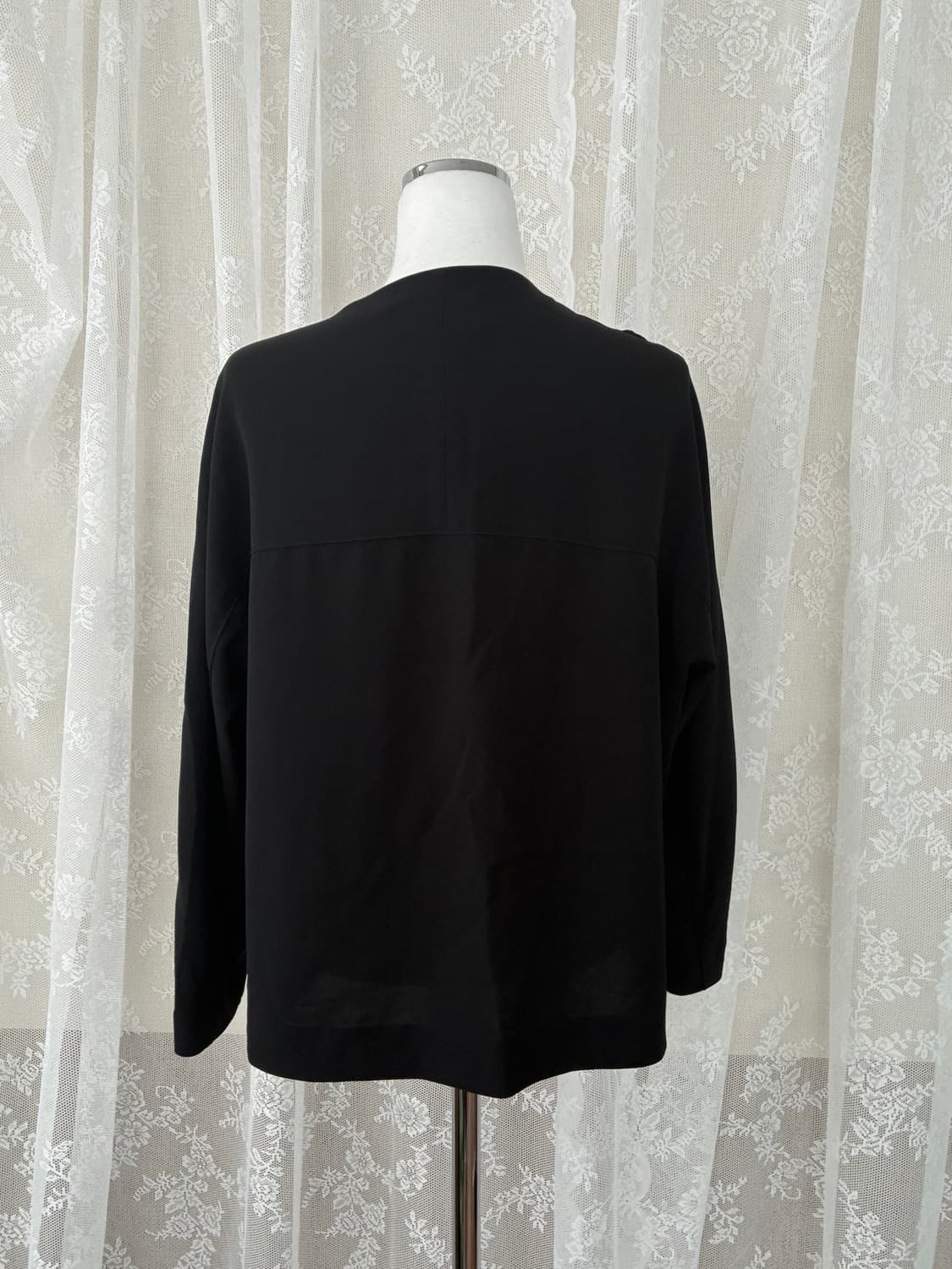 76-90-155) 한섬 SJSJ 22SS 노카라 자켓 블랙 상품이미지3