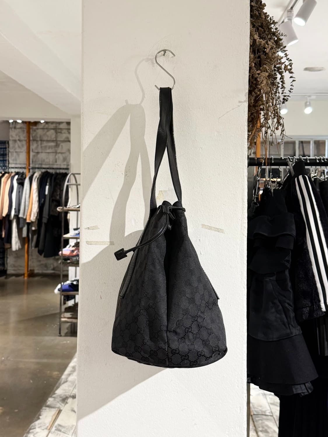 구찌 블랙 GG 캔버스 미디움 토트백 상품이미지3