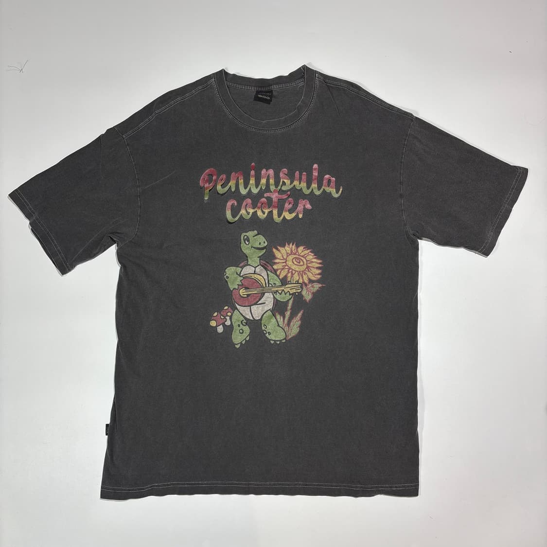 빈티지 그래픽 차콜 반팔티 상품이미지1