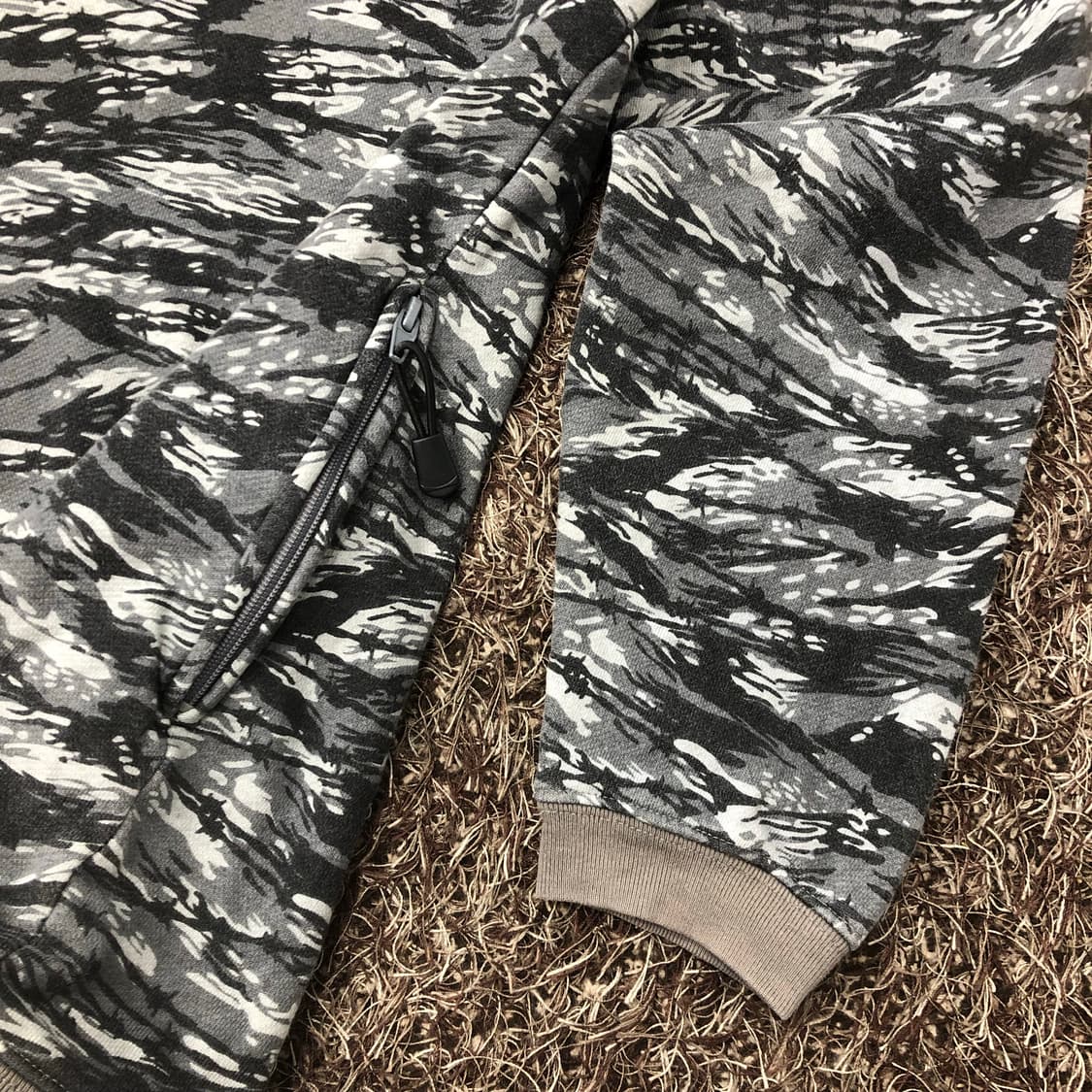 EAST20BOX JPN 빈티지 카모 맨투맨 상품이미지3