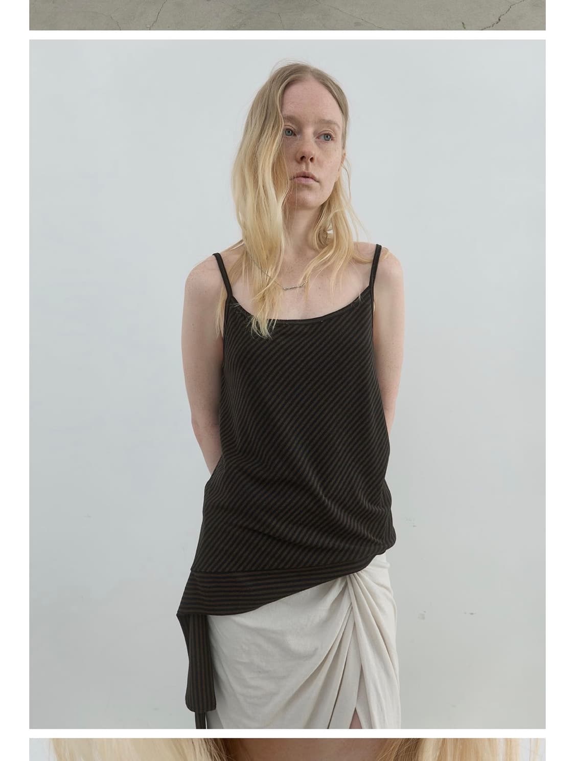 DIAGONAL STRIPED SLEEVELESS TOP 상품이미지1