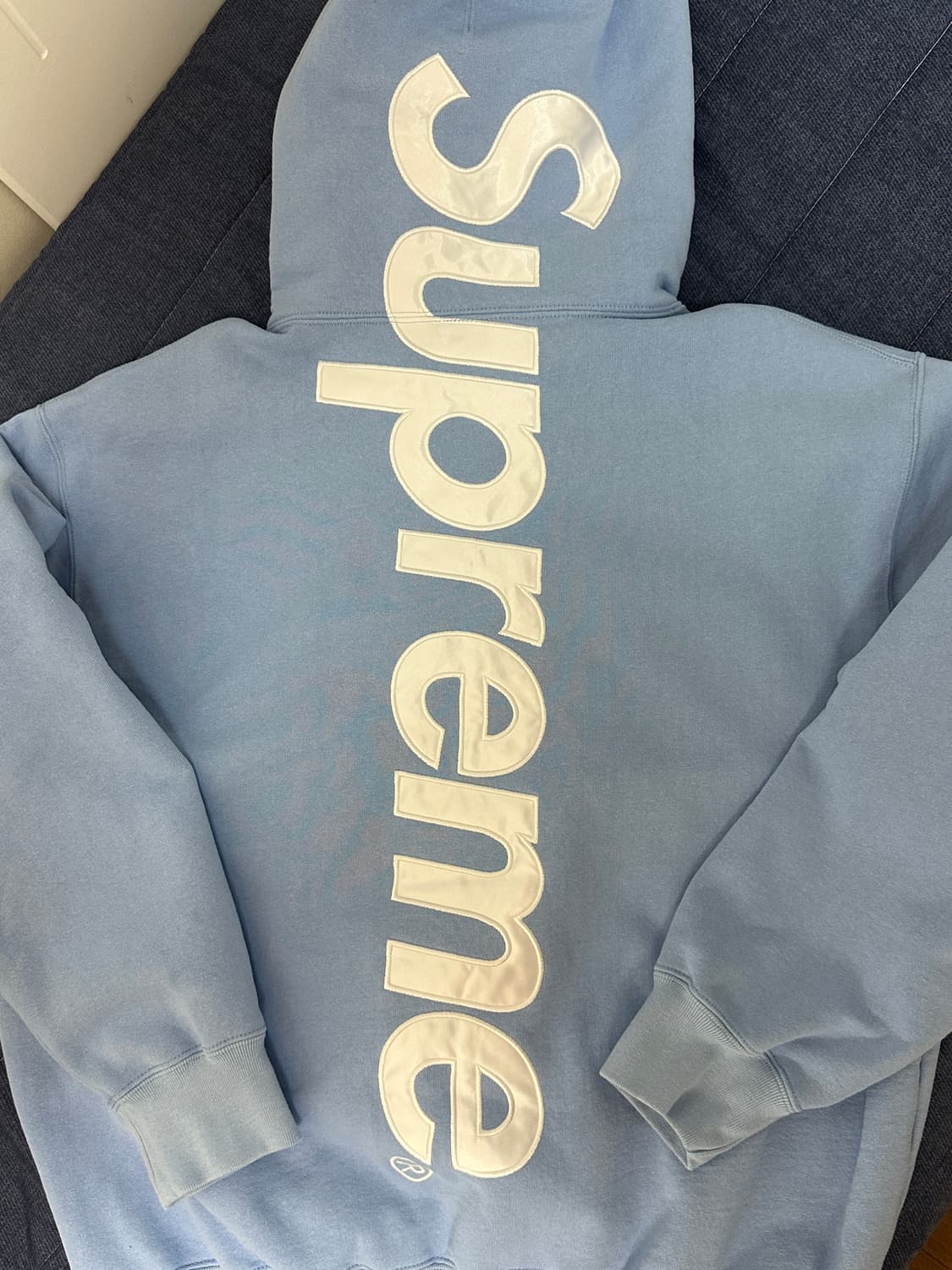 24fw 슈프림 사틴 아플리케 후드 라이트블루 M 최상급 상품이미지2