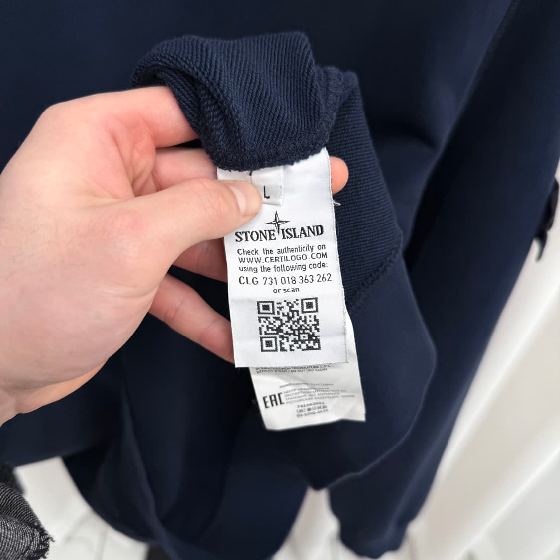 [L] 스톤아일랜드 와펜 맨투맨 네이비 상품이미지4