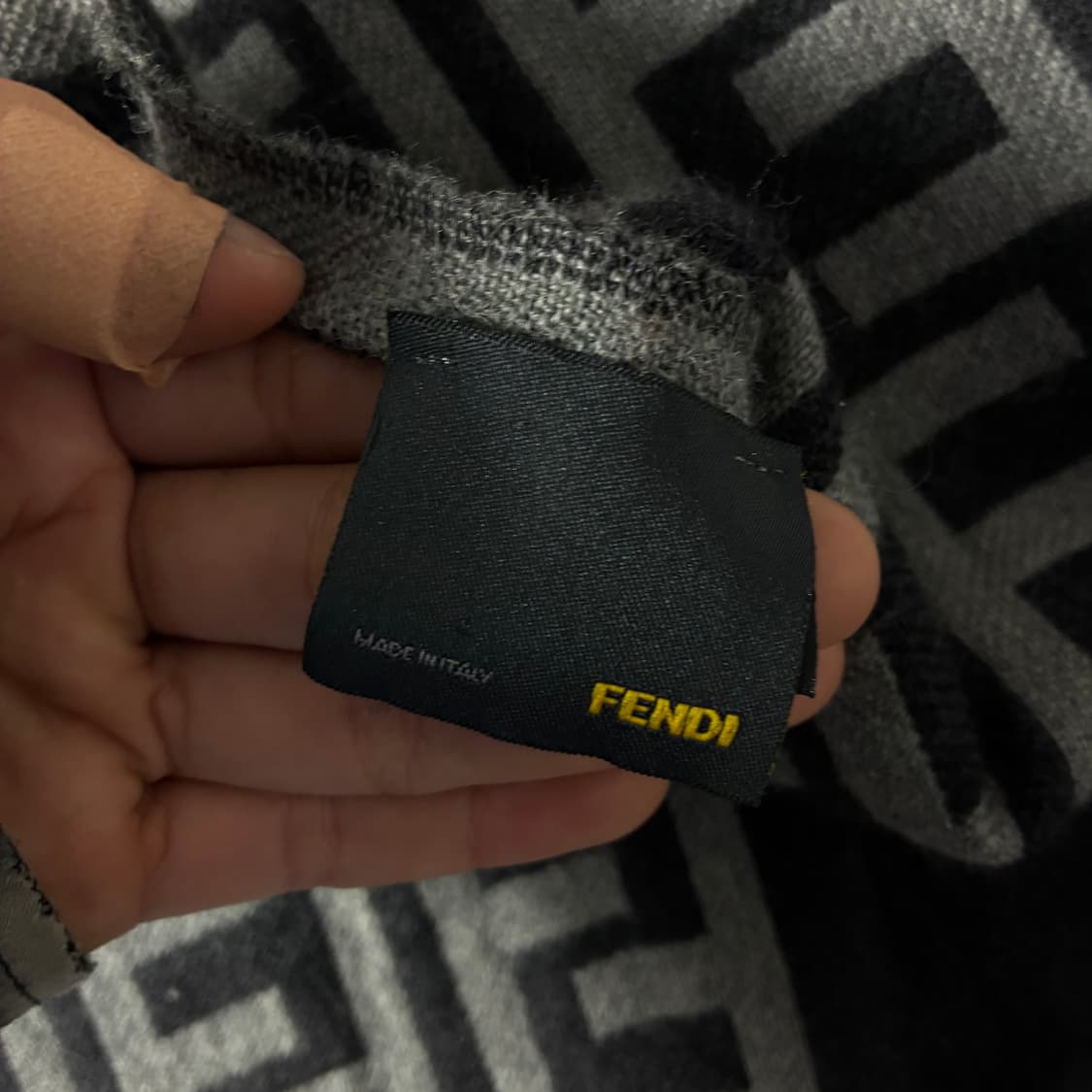 Fendi 펜디 주카 프린지 울 머플러 상품이미지4