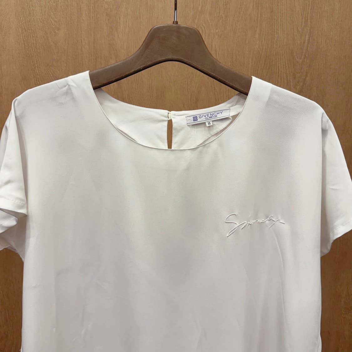 지방시 반팔 블라우스 시그니처 자수 로고 디테일 아이보리 상품이미지4