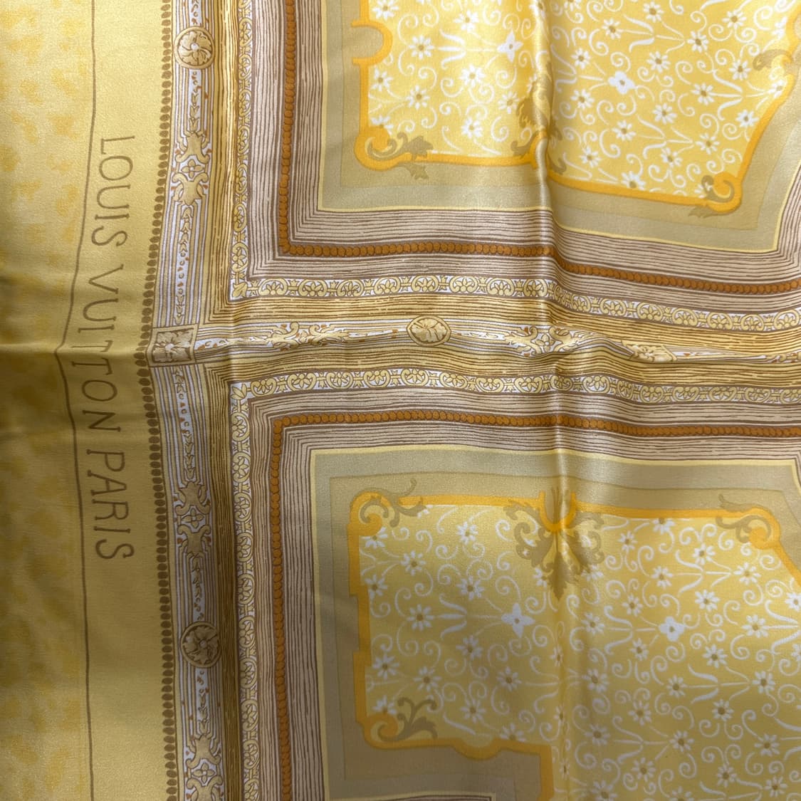 루이비통 실크 스카프 "DECORS PARISIENS" 상품이미지2