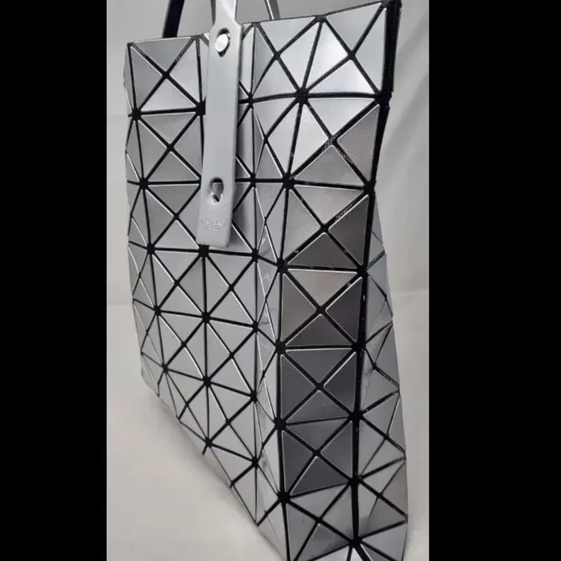 바오바오 이세이미야케 루센트 실버 토트백 상품이미지4