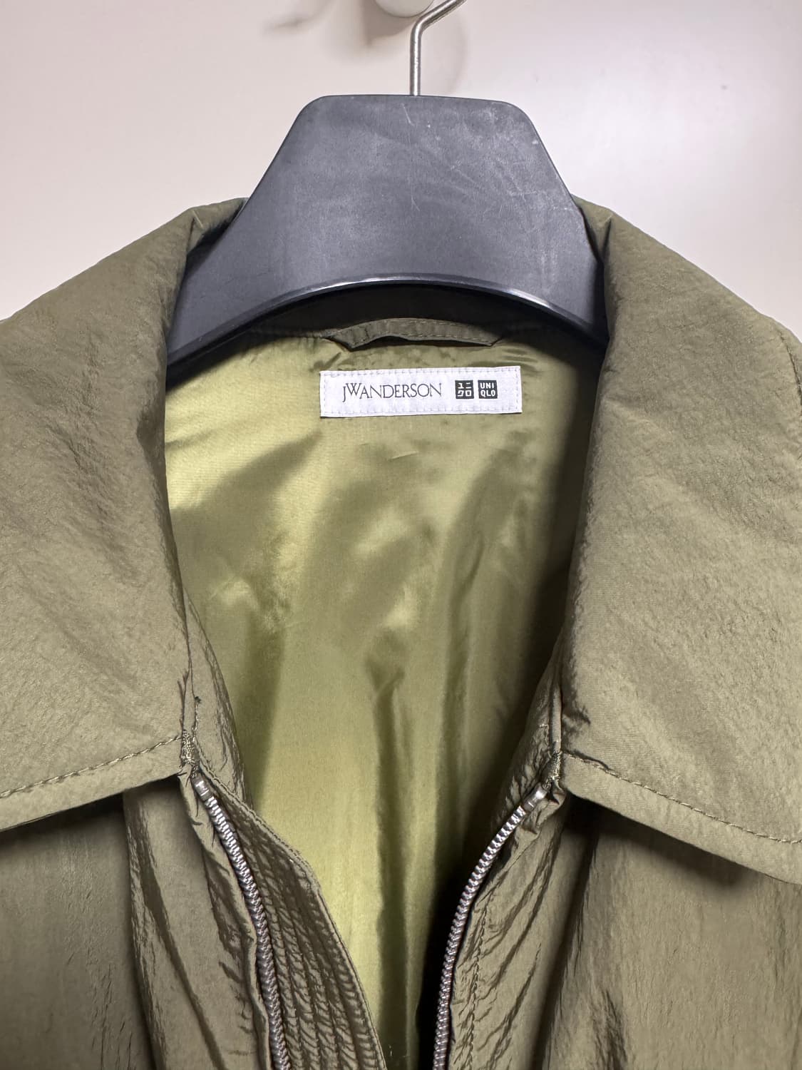 유니클로 JW앤더슨 패디드 블루종 카키 XL 상품이미지3