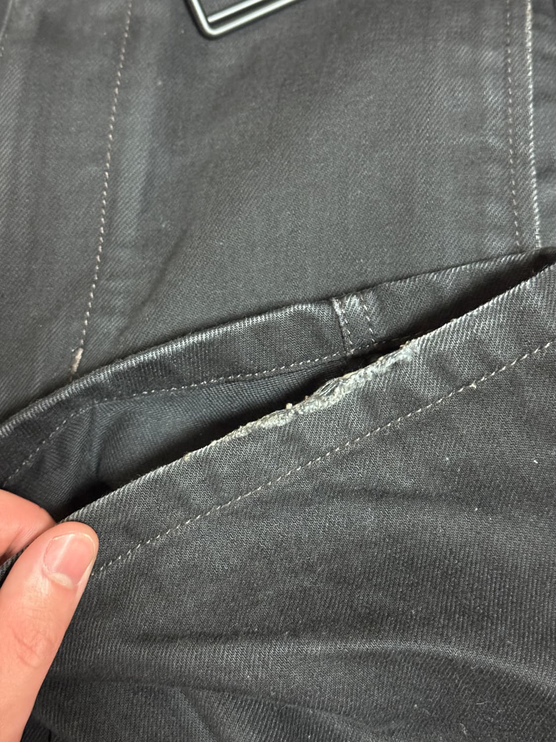 [S]르메르 벨티드 트위스티드 팬츠 블랙 상품이미지4