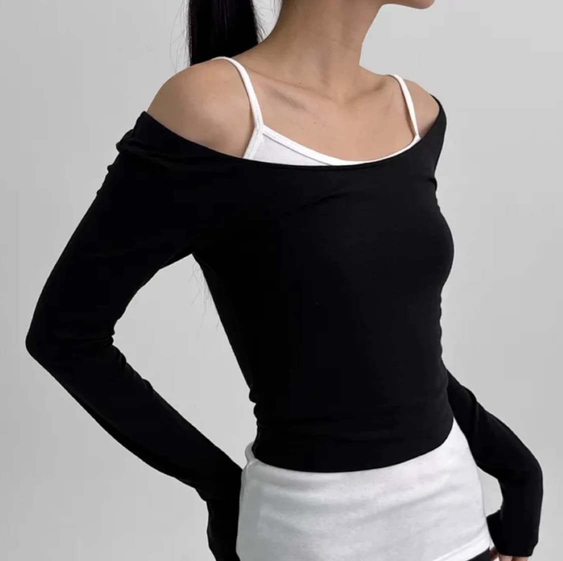 새상품|블랙업made 치코 와이드 유넥 긴팔티 상품이미지1